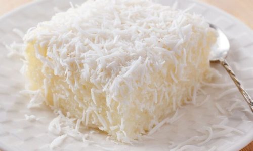 Bolo de Coco Gelado – Clássico e Molhadinho